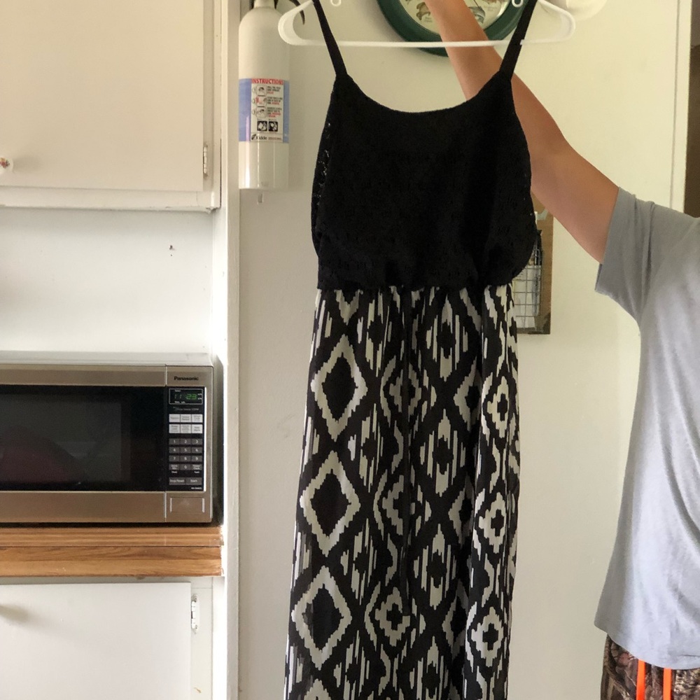 Women’s black and white maxi dress